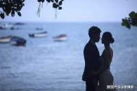 喜欢一个人，是控制不住的，深爱更是