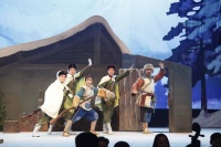 《智取威虎山》成功上演，唤醒观众青春记忆