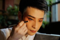 方言、汉服、古乐器……几十万人在直播间追的到底是什么“剧”？