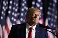 特朗普起诉CNN诽谤并索赔4.75亿美元，被法官驳回