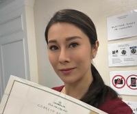 香港知名女星转行做宝石鉴定，低调复出拍剧，大方承认整过容