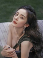 杨幂，这套绿色真的超级好看！