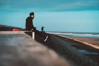 人到中年，迈过这3道坎，好运与你常伴