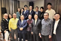 香港知名女星宣布复出，息影25年再拍剧，随富商移居国外连生仨女