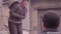 老农民收留破烂乞丐，谁知晚上乞丐把脸洗干净，太美了！