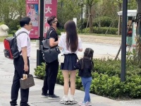 郭富城带妻女游上海古镇被偶遇 为保护家人未过多交流