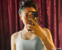 43岁殷桃晒健身照大秀身材 多年自律美丽上镜形象佳
