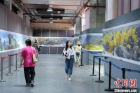 广西柳州：百米水彩画卷展现大苗山民族风情