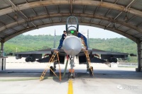 歼-15非制导武器实弹投射画面曝光