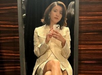 知名女星回应整容嫌疑，主持人感叹毕业照太漂亮，中学时无与伦比