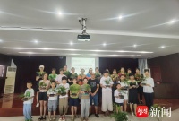 栽土、种植、固定、装饰……“苏派盆景”走进苏州相城高新区安元佳苑社区