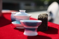 【丝路长镜头】当茯茶遇见景德镇瓷器：一次跨越两千里的牵手