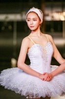 没有想到这芭蕾女孩居然是沈梦辰……