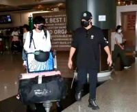 谢霆锋携儿子外出游玩后，王菲也带女儿去KTV唱歌，身材消瘦很多