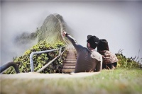 思想不在一个高度，尊重就好；三观不在一个层次，微笑就好