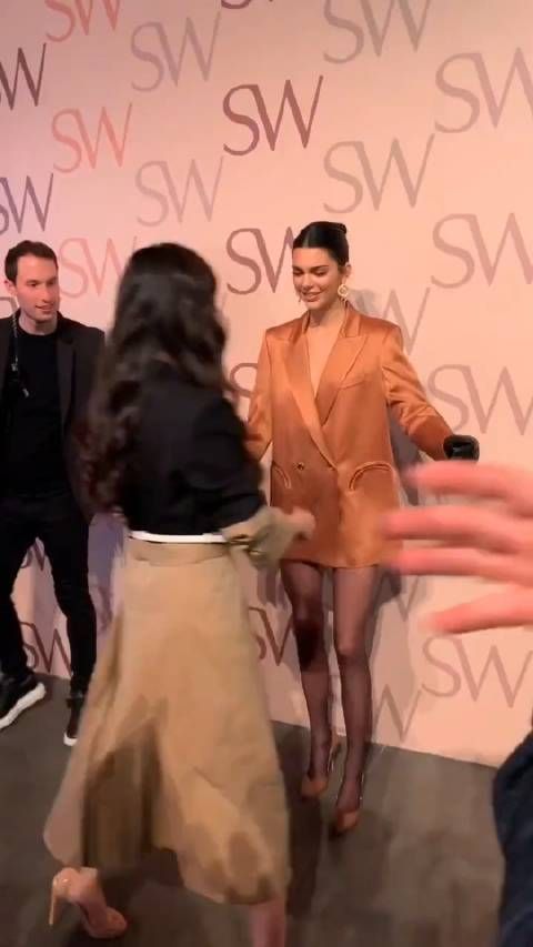 我觉得我杨幂没输 对比起来 一个就是一小姑娘 一个女王