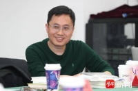 批评“杀手”何同彬：站在话语刀锋切割的文本之中