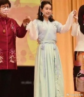 郭晶晶再次惊艳国际会场！穿刺绣汉服让世界见证东方之雅韵