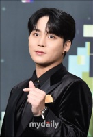 韩团ATEEZ崔钟浩脚腕伤势加重 将暂停活动休养