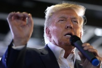 特朗普证实不参加首场共和党总统竞选辩论：大家知道我是谁