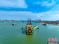 中国自主建造首艘超大型自航绞吸船“天鲸号”投入平陆运河建设施工