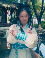 苗苗妹妹跟姐姐和姐夫郑恺进娱乐圈拍戏……