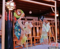 原创光影舞台剧《影箱奇旅》融合“皮影+人偶”再现非遗艺术之美