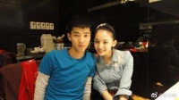 娜扎工作室辟谣恋情 称与秦亦铭14年如亲人家人