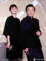 在一次拍摄现场，黄渤看见袁泉，就问袁泉：你是怎么被忽悠来的？
