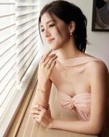 香港知名女星霸气回应不穿内衣！晒出海照，好身材获网友大赞