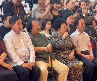 迟重瑞与老婆陈丽华同框！出席活动却分开坐，结婚多年相敬如宾