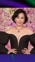 刘嘉玲惹争议！躺唐鹤德怀中画面太亲密，梁朝伟也晒和异性贴脸照