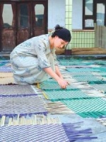 她“画”出了夕阳、麦浪与蓝天