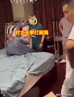 女子穿睡衣出现在姑父房间，被姑姑一顿暴打，哭着下跪求原谅