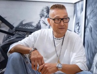 知名港星送小儿子国外念书！前妻是亚姐，大儿子长相帅气曾入行