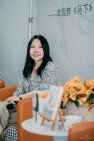 李凤群《月下》：平凡英雄与当代小城的精神重塑