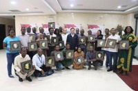 非洲6国友人走进王氏麦秆画展示馆参访交流