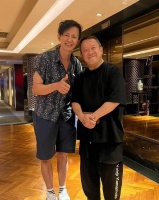 曾志伟术后近照曝光 气色红润露招牌笑容