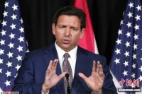 美国总统拜登访问佛州飓风灾区 州长德桑蒂斯：没时间见面