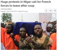 数万人示威！“抬着有法国国旗的棺材”