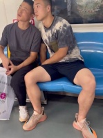 猜他俩什么关系？