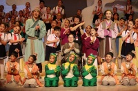 “新学堂歌”音乐会在京上演 谷建芬登台同唱《歌声与微笑》