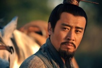 人到中年：赢在格局，活在乱局，困在情局