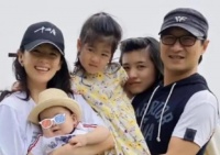 曝章子怡离婚分财产，知情人辟谣称汪峰主动提离婚，消息真假难辨