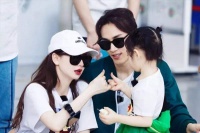 戚薇一家三口玩环球影城被侃带任务 一家三口的游玩风格