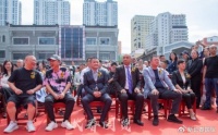黑龙江德云社喜迁新址，店内郭德纲于谦雕像遭网友痛批：太丑了