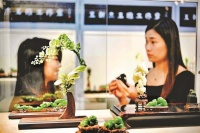 青年玉雕师王朝杰 高难度镂空雕刻惊艳观众