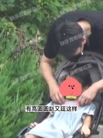 赵又廷接4岁女儿放学，备婴儿车奶瓶好宠女……