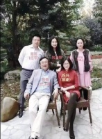 孟晚舟比后妈年纪还大，是叫妈呢还是叫阿姨呢？