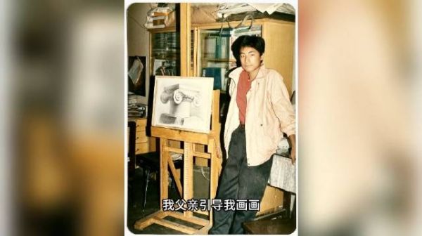 原来王岳伦年轻时是学画画的,从小就被父亲引导画画……